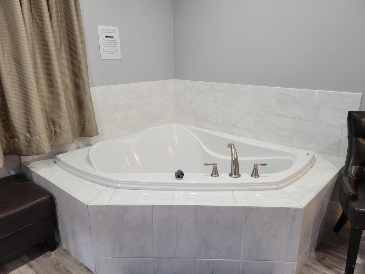Knights Inn Cobourg Ngoại thất bức ảnh