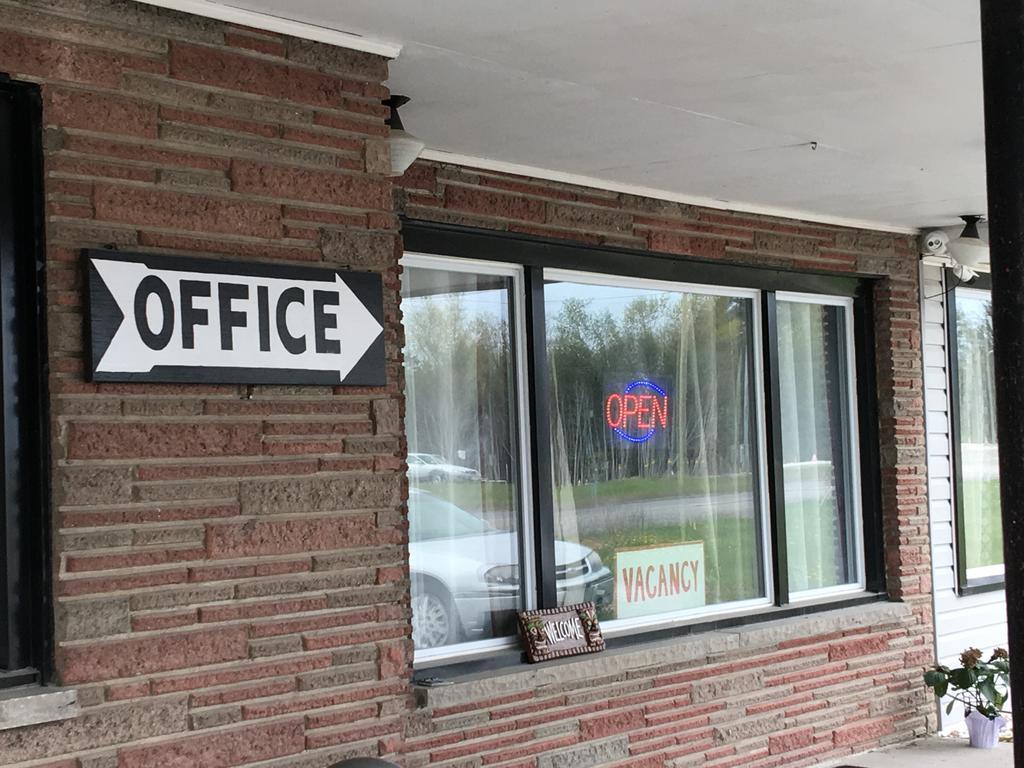 Knights Inn Cobourg Ngoại thất bức ảnh